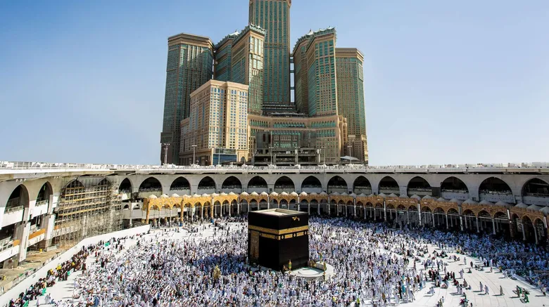 Makkah-Clock-Royal-Tower-Fairmont-Hotel-Exterior